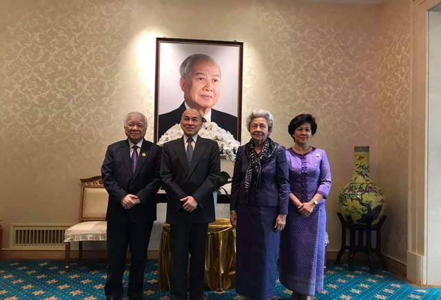 西哈努克国王和莫尼克的爱情被人赞颂,可是玛尼婉却是一个悲剧