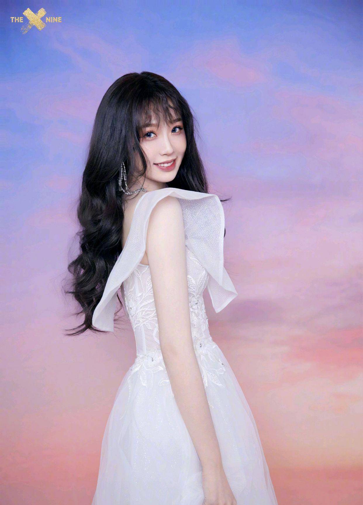 这两期的表演当中,the9成员的衣服造型成了讨论的亮点,真正表演的内容