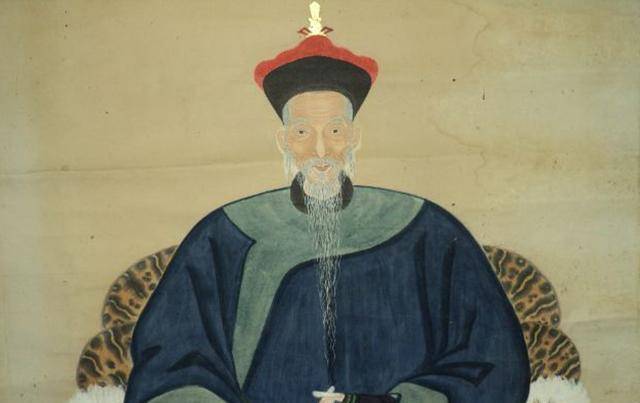 索尼,姓赫舍里氏,满洲正黄旗人,努尔哈赤时期随父硕色投奔后金.