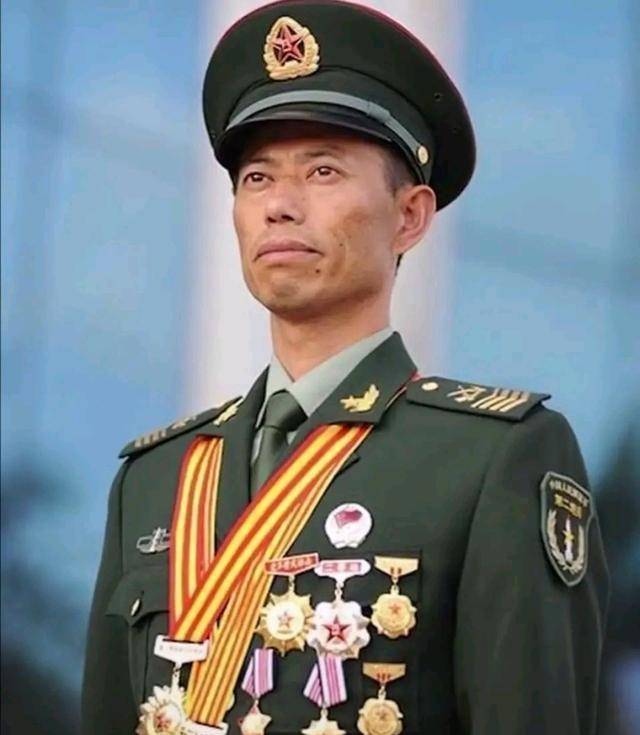 1968年,王忠心出生在安徽的一个农村家庭中,家境贫寒,兄弟姐妹众多.