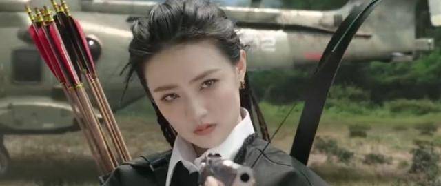 不得不说徐璐在此剧造型真的可a可可爱,绝绝子,尤其是拿着枪简直了