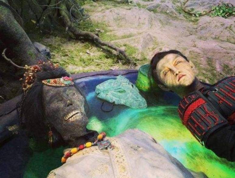 他以捉弄他人取乐500年后棺椁被掘头顶玉蟾蜍被人做水盂