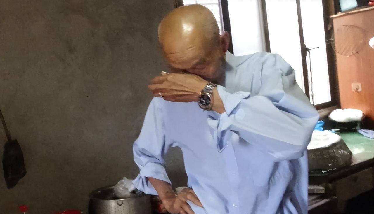 原创安徽95后小伙花1500元网购一张遗照横跨千里只为送烈士回家