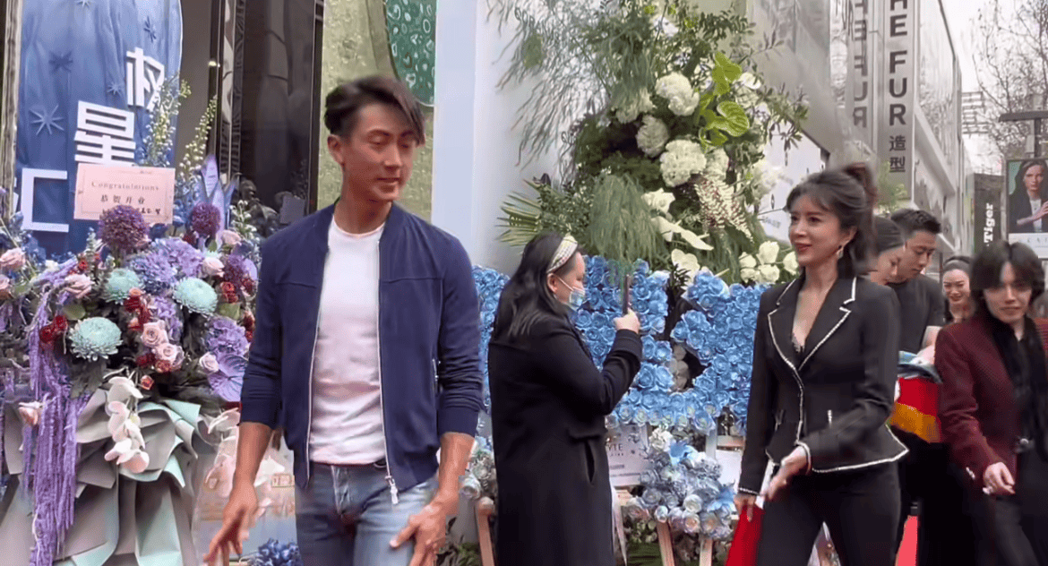 原创网红王红权星奢侈品店开业好牛金巧巧杨子助阵花海足足200米