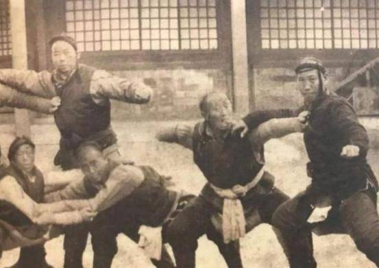 原创火烧圆明园时八旗子弟全部撤走反抗的竟然是一群太监