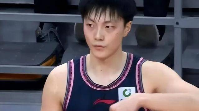 广东险胜江苏,胡明轩低迷原因揭秘_比赛_防守_半场