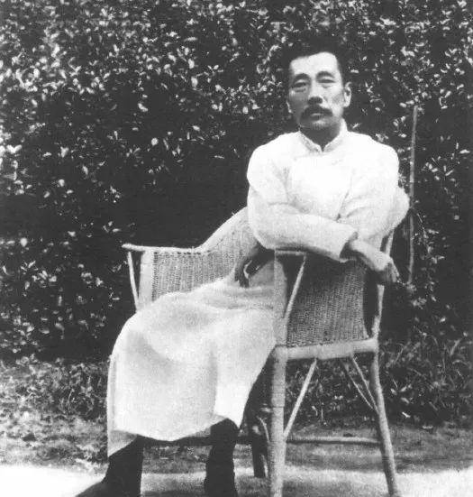 一个月却下30次馆子,为了吃,奖牌刚到手就卖掉_鲁迅_胡适_辣椒