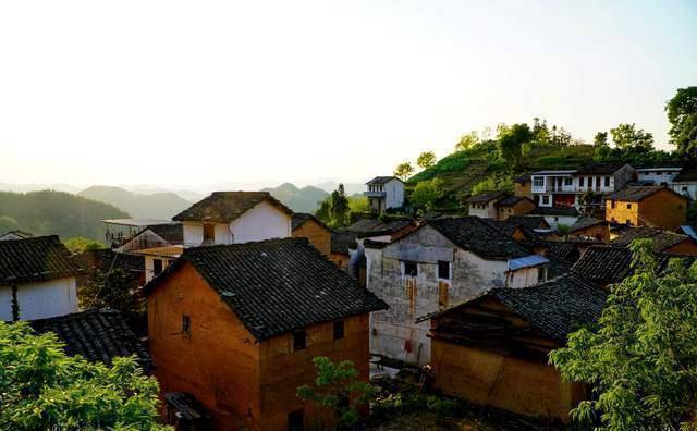 原创安徽不知名的小山村1万块钱就能买栋土楼经常可以看到云海