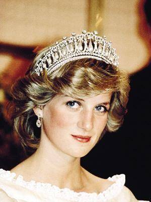 原创英国戴安娜王妃一生付出两次真心结果都成了王室婚姻的牺牲品