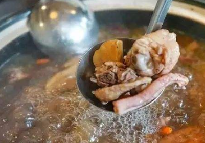 原创炖肉时的泡沫是精华还是脏东西该不该撇去可惜今天才知道