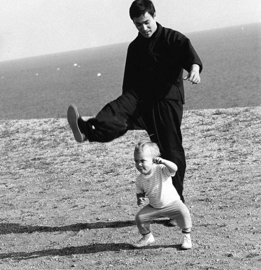 李小龙和儿子李国豪珍贵照片浓浓的父爱图9实在令人大呼遗憾