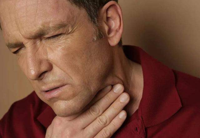 食道癌:很多人误以为是咽炎!这3个不同,提前发现一个就很好_食物_症状