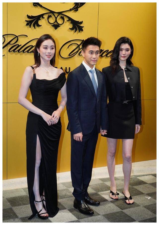 奚梦瑶与何超欣都像超模_黑色_何超琼_梁安琪