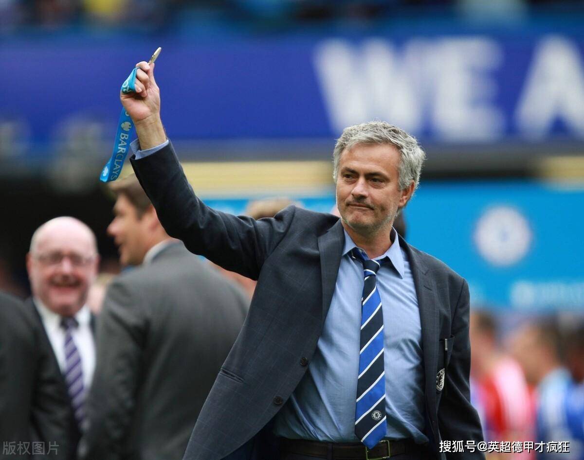 穆里尼奥到波尔蒂芒观看世界摩托车锦标赛,接受了媒体的采访.