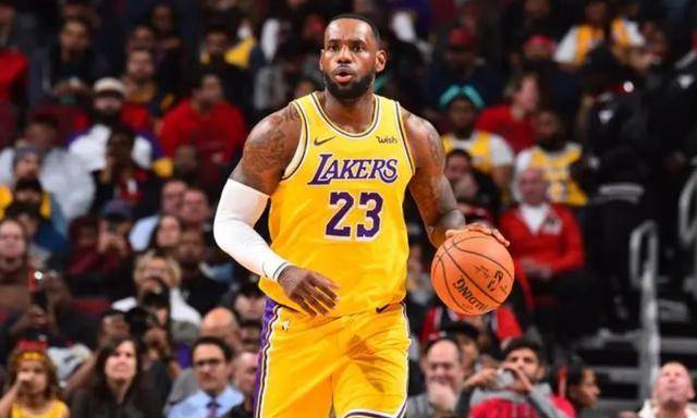 詹姆斯_三分球_三分线