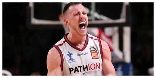 新疆男篮将出战克里克晒训练照邱彪未知遗珠