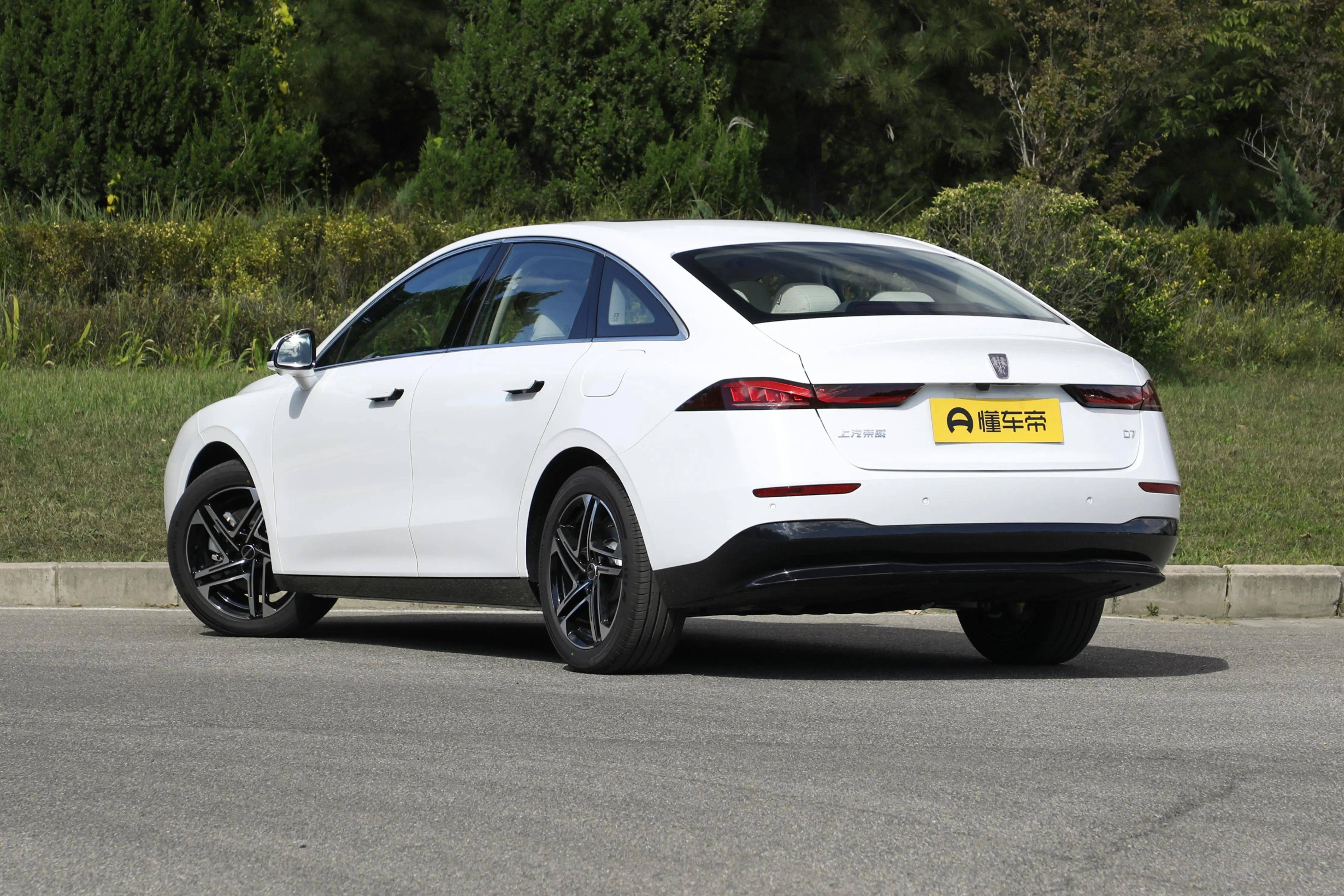 荣威d7上市,中型轿车 插电混动 125公里续航,居然只卖12.58万?