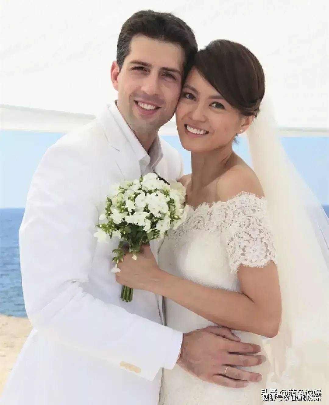 原创梁咏琪一家三口同框老公帅气9岁女儿又高又漂亮网友像妈妈