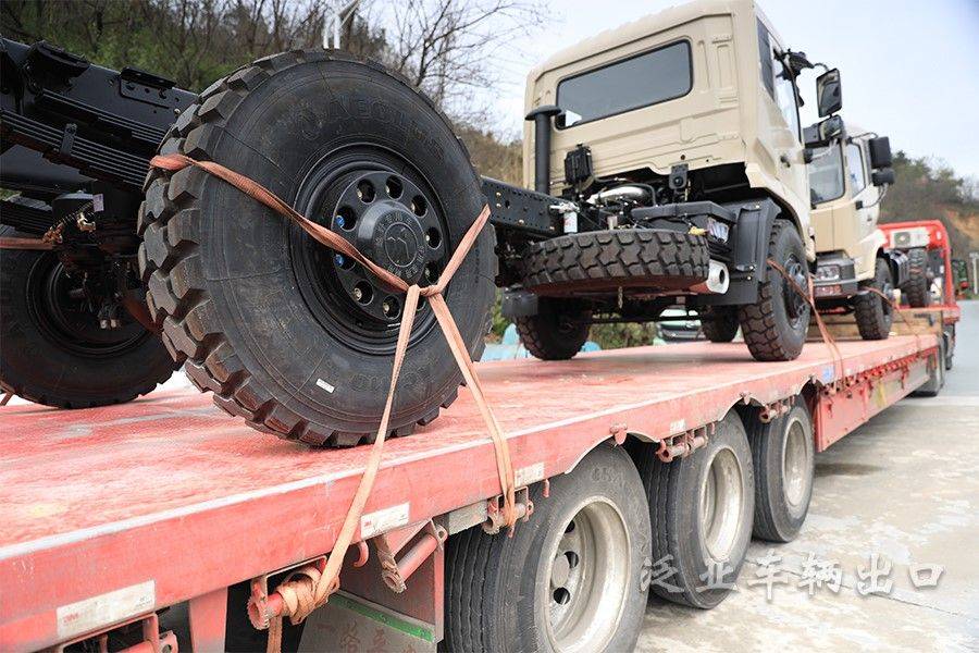 东风4×4越野卡车图片