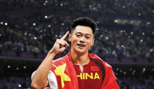 谢叶榛在新赛季首次参加100米比赛获得亚军陈嘉鹏第三次突破个人最好