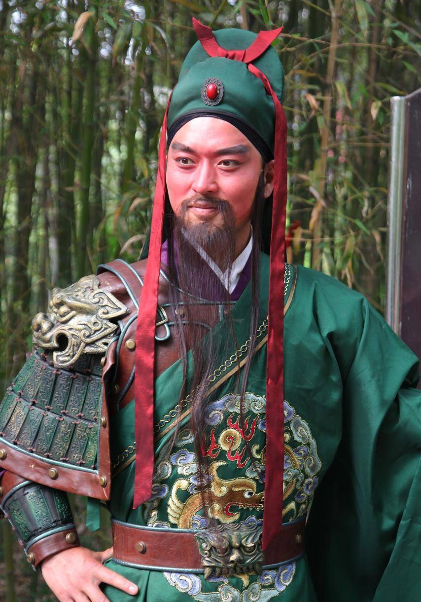 过五关斩六将,却因帽子被现代人讨论_关羽_刘备_衣服