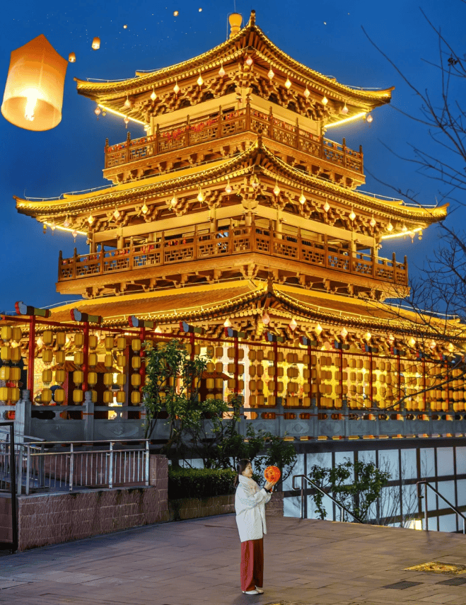 磁器口古镇保留了大量的古建筑和传统工艺,让你感受到浓郁的巴渝文化.