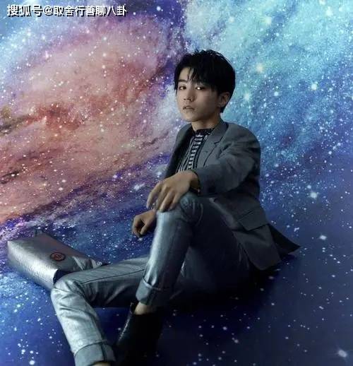 原创王俊凯爸妈奶茶店粉丝凌晨排百米长队工作人员是粉丝自发行为