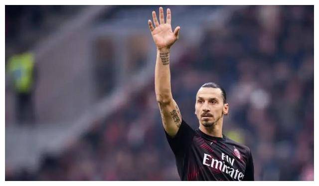 原创伊布评前锋只有3人我佩服有人抢位我不气