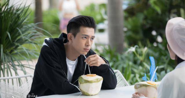 原创亲爱的过铁索桥李现假装恐高杨紫假装不恐高演技真好