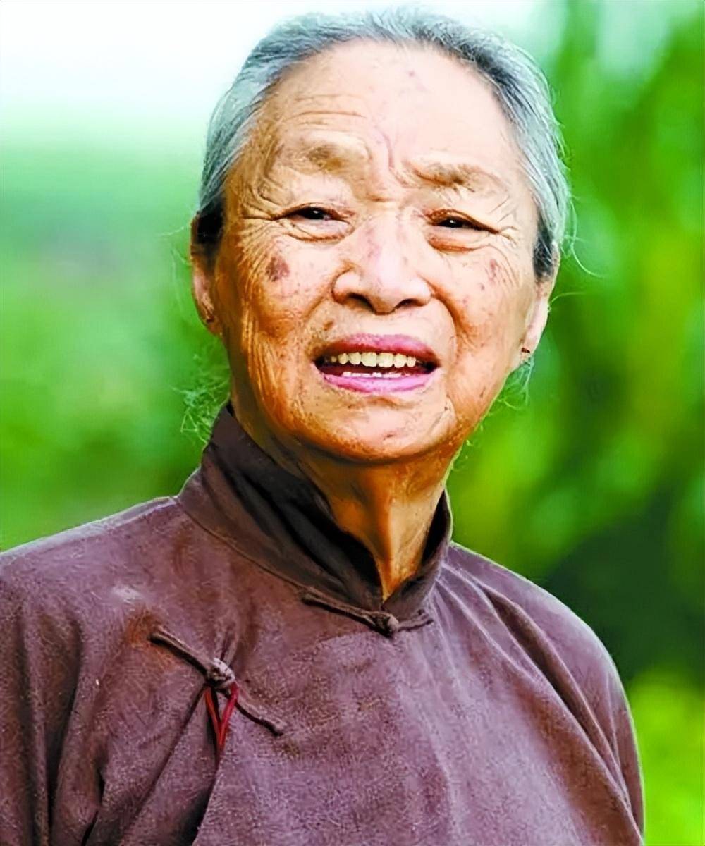 原创国家一级演员柏青因病去世千人含泪送别23岁孙子英勇牺牲