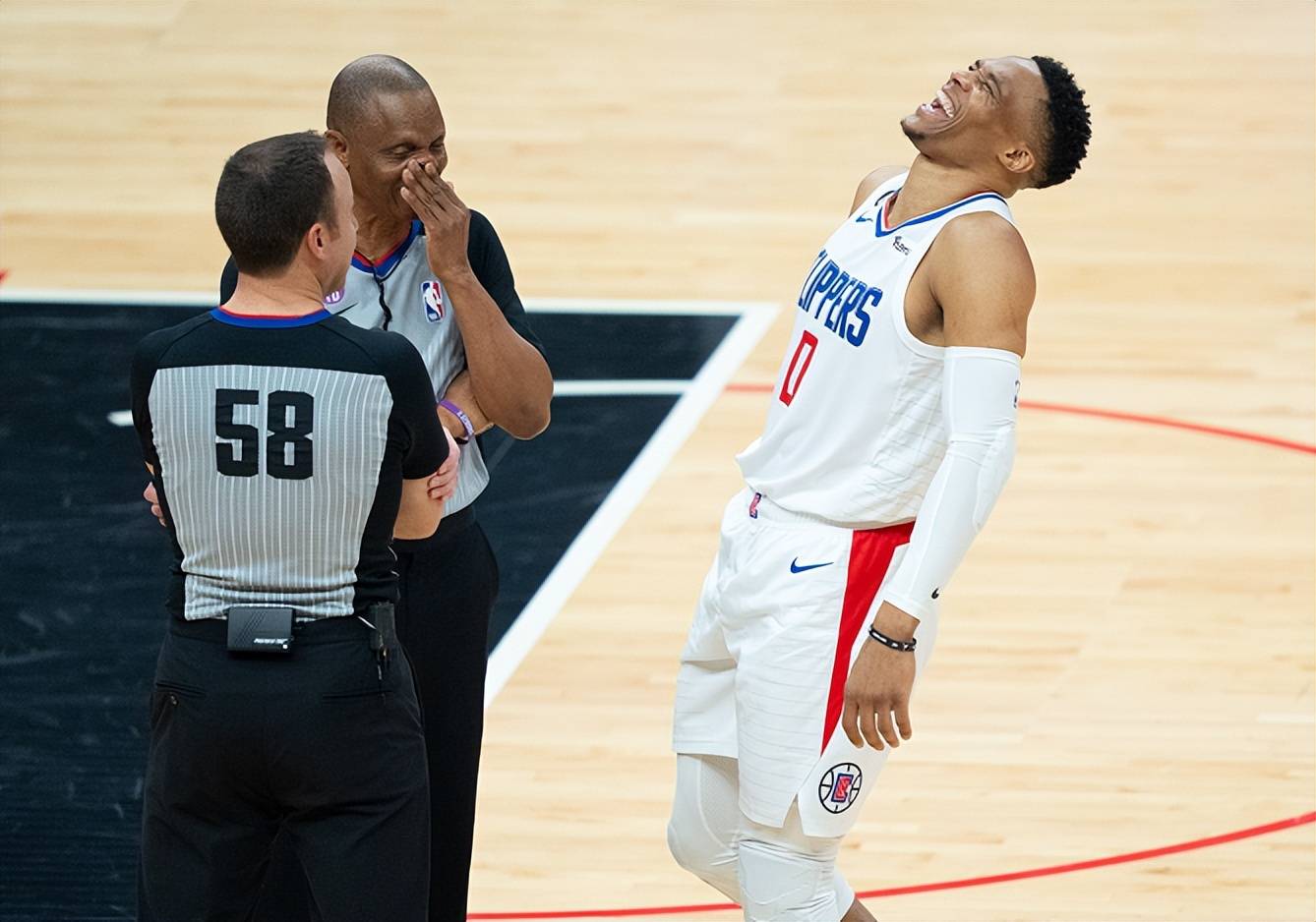 泰伦卢表达不满,威少复出时间确定_洛杉矶快船队_比赛_季后赛