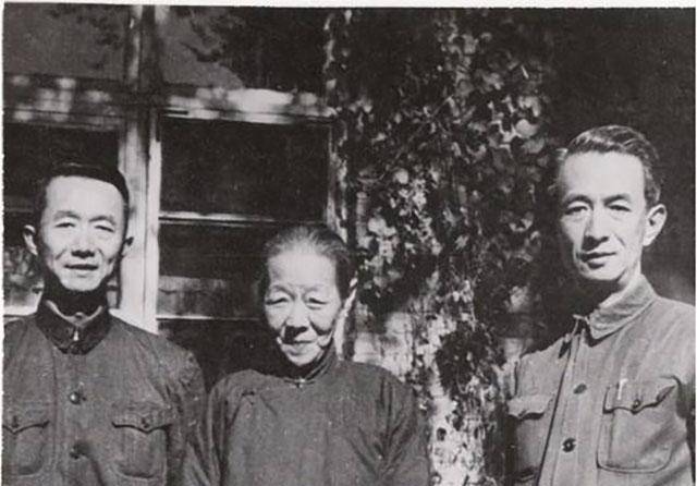 生于1906年的蔡铸莲很受父亲蔡锷的喜爱,其丈夫是石潮白——石陶钧之