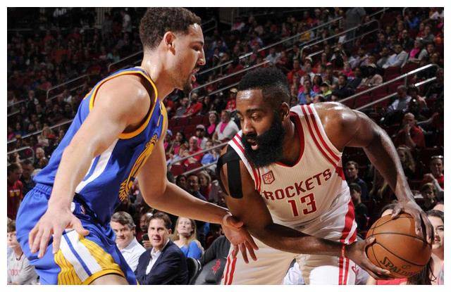 哈登被认定为"跳远式投篮",这种举动引发了球迷和评论员们的广泛讨论.