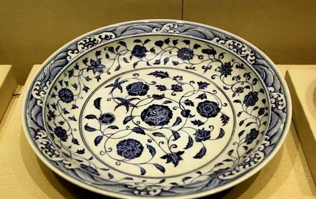 92年一武汉大学教授盗走69件珍宝因一辆军牌轿车最终落网