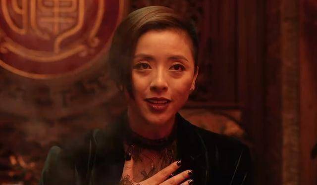 陈小萌在最紧要的关头,选择了与周全并肩作战,最终战胜了自己的懦弱.