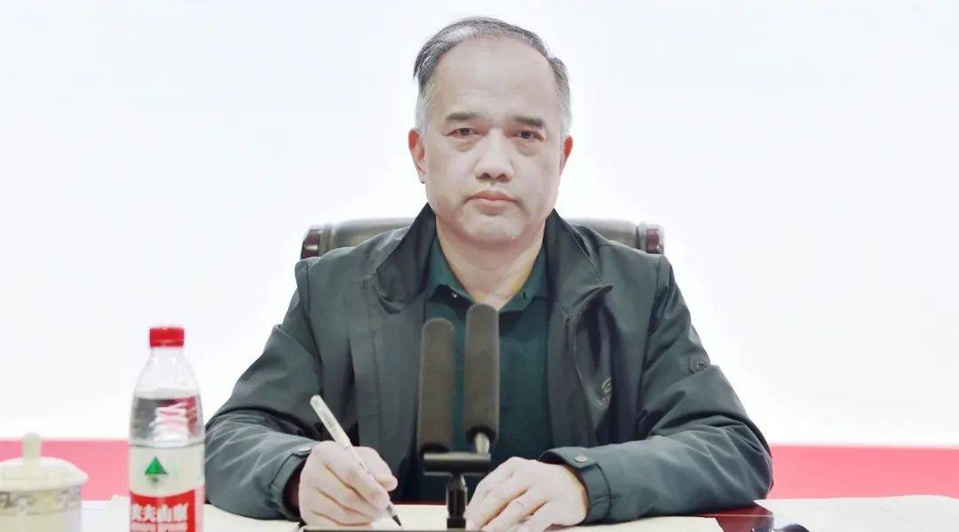 郭学军副院长主持会议并宣读表彰决定      郭学军副院长总结时表示