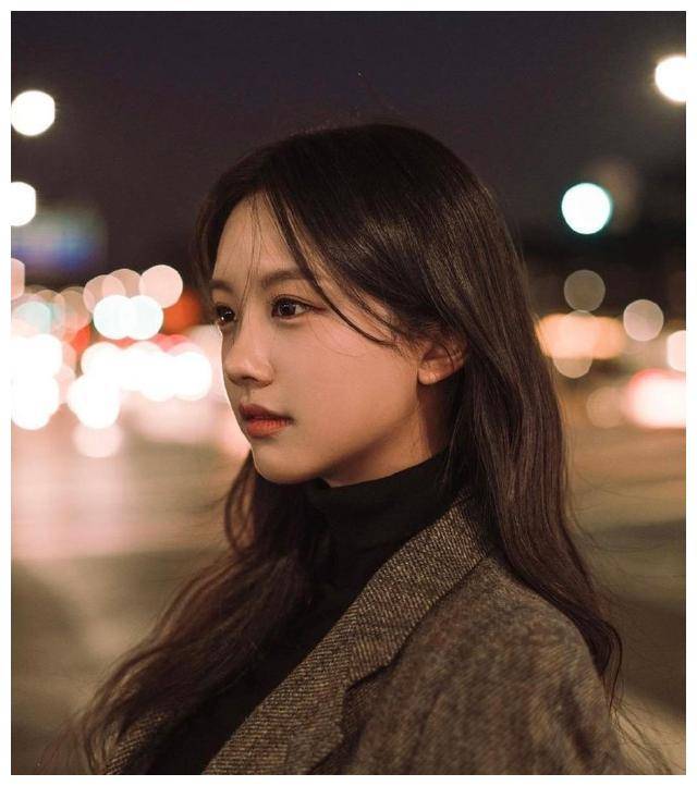 原创韩国17岁女模特近况晒照精美美貌引爆韩网热议