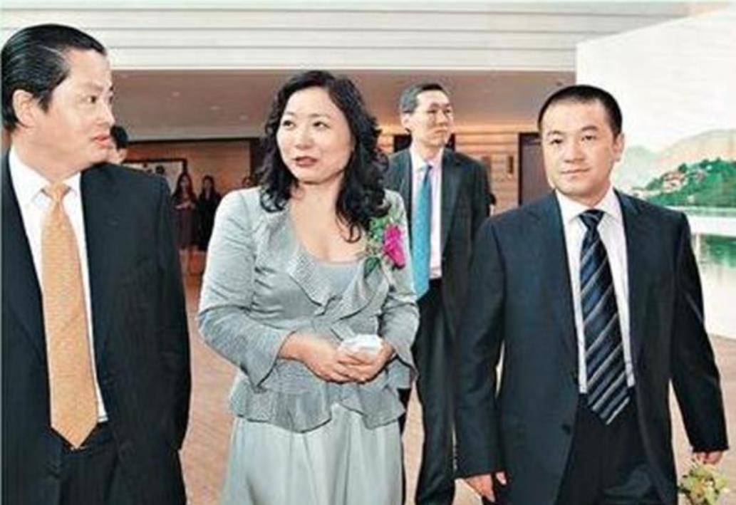 蔡奎收妻子280亿离婚费花14亿购豪宅娶空姐走向人生巅峰