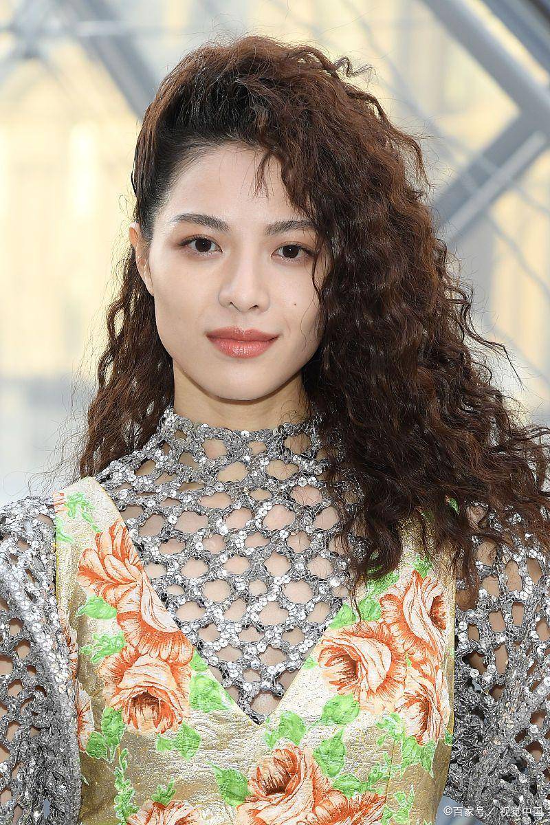 40岁女人最减龄烫发短发款式有什么,翊妃面膜告诉你_女性_发型_气质