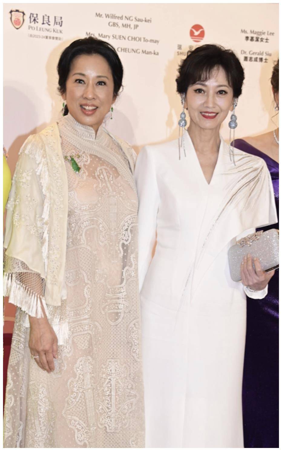 俩港姐打扮素雅大方,朱玲玲面部饱满一脸福相_雅集_李洁莹_组织