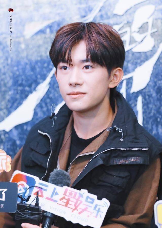 原创少年的你票房破三亿易烊千玺带胖虎客串打手造型有点凶