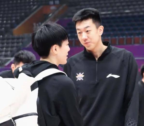 广东宏远踩场训练备战北控胡明轩三分表现抢眼