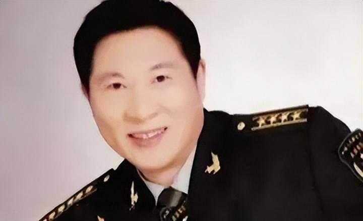 原创假少将董大维诈骗数千万因入戏太深被捕下场如何