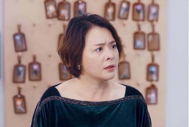 但《南北》中还有另一对现实生活中的情侣:李野和崔一.