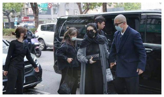 范玮琪48岁生日宴大小s等好姐妹竟然一个也没到场