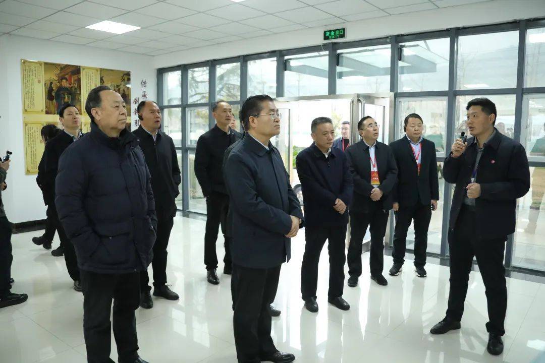 花海相约 "翘"首以待迎客来_连翘_卢氏县_发展