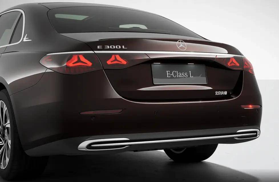 三块屏的奔驰,s级设计下放,听说新一代奔驰e级争议还更大?