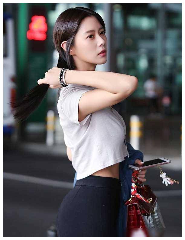 克拉拉,168cm亚洲绝美身材,黄金三围惊艳曝光,性感花魁引关注.