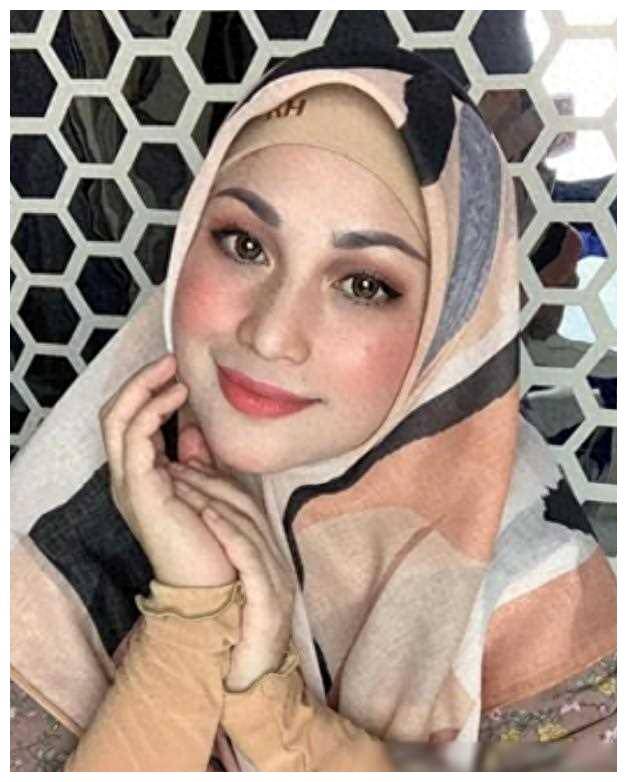 原创马来女歌手7天轮班纳妾近况曝光幸福时刻揭秘