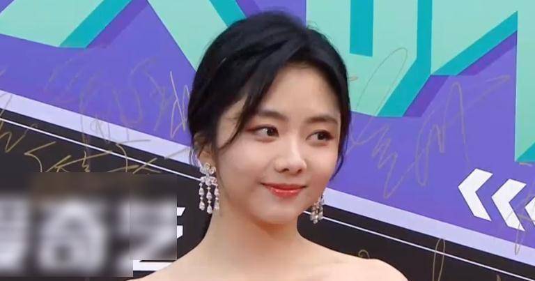 生图:秦岚女人味十足,张靓颖僵硬,我却被她惊艳了_金晨_谭松韵_晚会